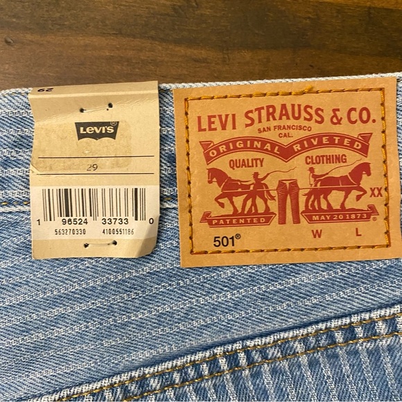 Levi's Striped 501 Original High Rise Cutoff Denim Shorts NWT W29 - Picture 6 of 7
